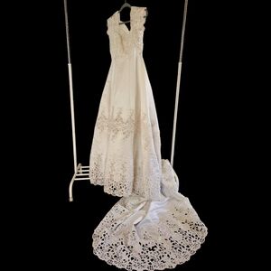 Jasmine Haute Couture White Beaded‎ Floral Laced 3ft Train Wedding Dress Size 12